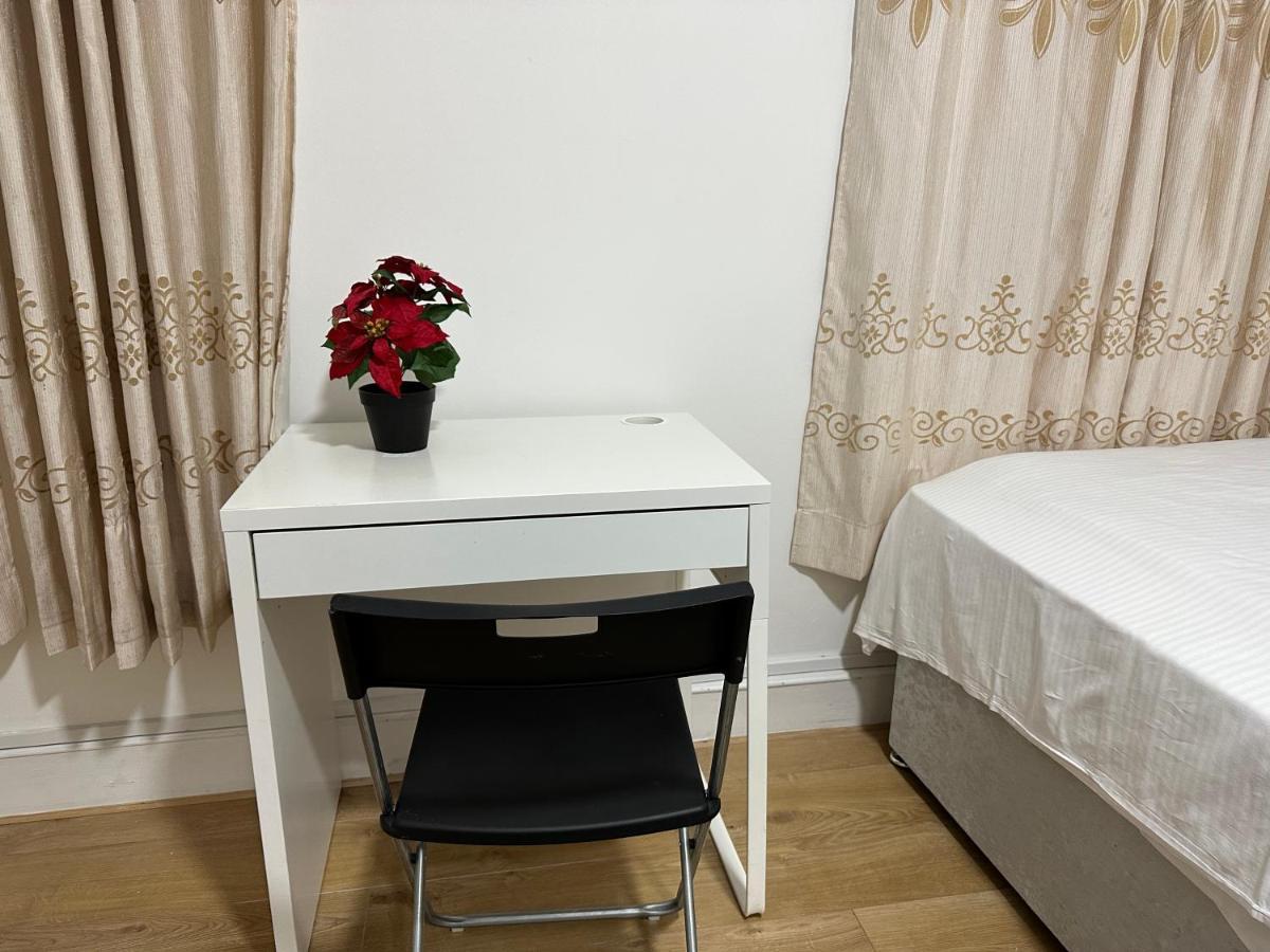 City Lodge Shadwell London Bagian luar foto