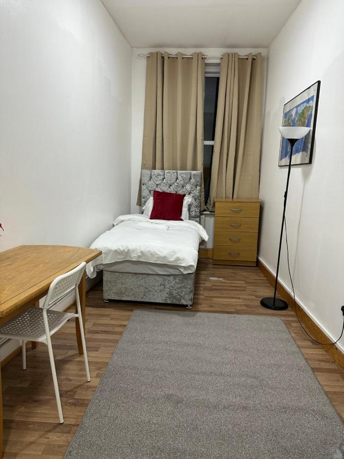 City Lodge Shadwell London Bagian luar foto