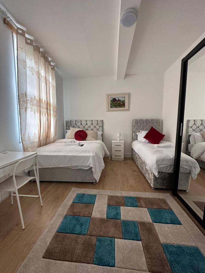 City Lodge Shadwell London Bagian luar foto